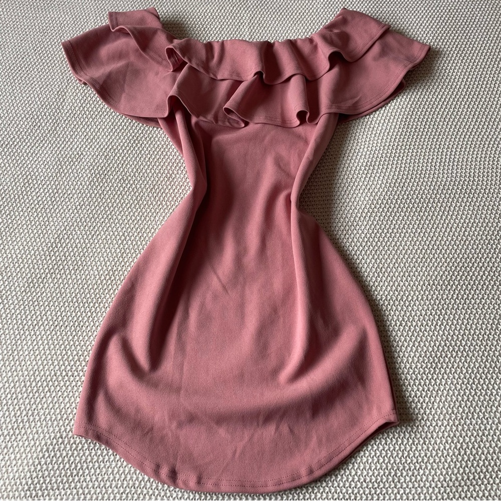 MISSGUIDED - Pink Frill Off The Shoulder Midi Dress